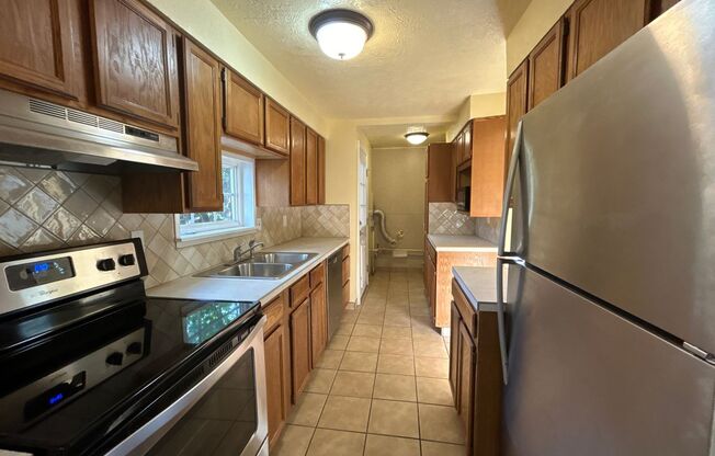 3 beds, 1 bath, $2,100