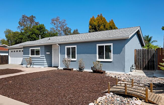 Beautiful 3BD 2BA House Sitting on Over 1/4 Acre of Land/Central A/C, R/V Parking/Walking Distance to Santee Lakes