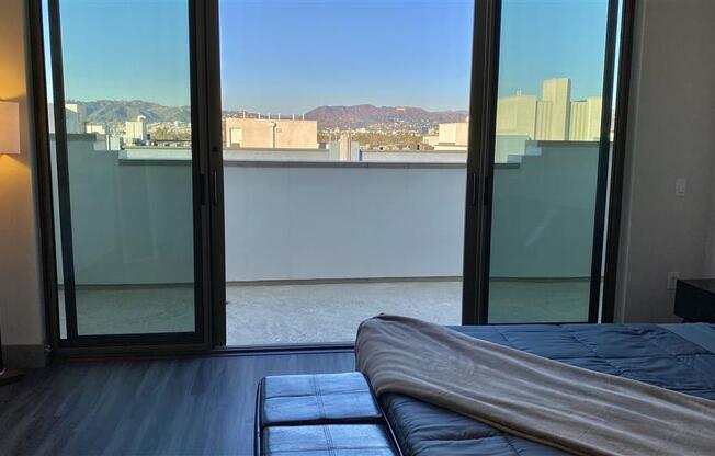 The Mansfield at Miracle Mile Lofts & Apartments