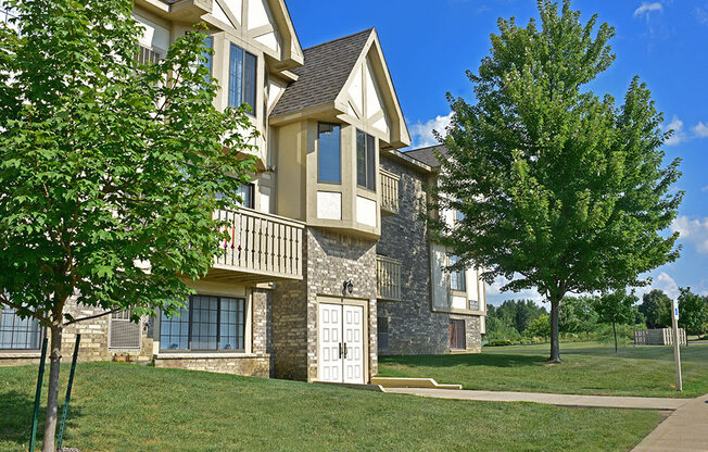 Walking Paths to Apartments at Thornridge Apartments, Michigan