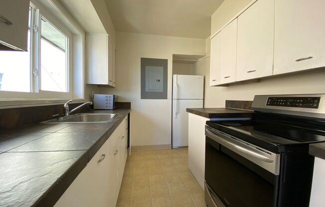 2 beds, 1 bath, 850 sqft, $3,550, Unit 304