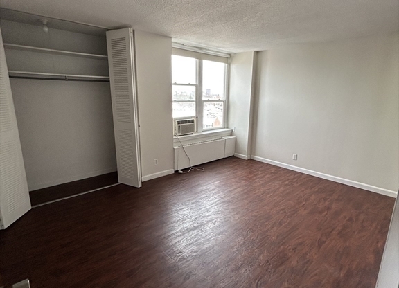 2 beds, 2 baths, 1,000 sqft, $3,900, Unit 801