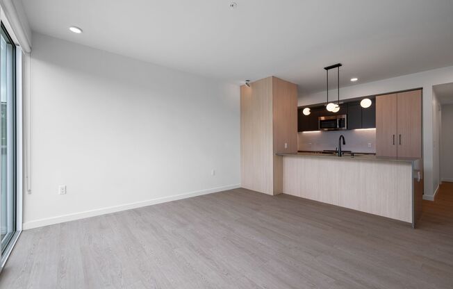 1 bed, 1 bath, 421 sqft, $1,795, Unit 409