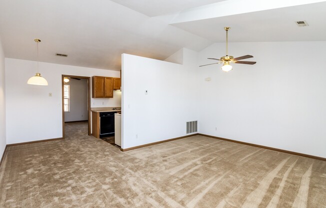 1 bed, 1 bath, 612 sqft, $1,015, Unit 1670-10 PVC