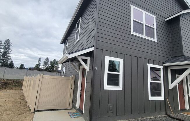 Brand New 3 bedroom, 2 bathroom Town home in Priest River