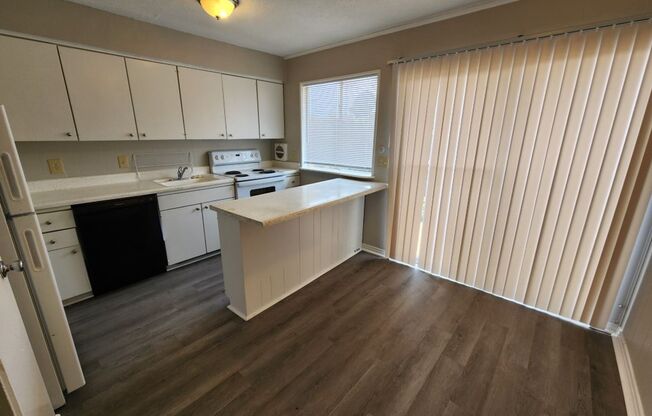 2 beds, 1.5 baths, 904 sqft, $775, Unit 101 Ellis Drive B