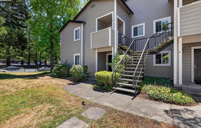 Great 2 Bedroom / 2 Bath - Oakland Hills
