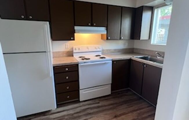 2 beds, 1.5 baths, $1,250, Unit 2728-17