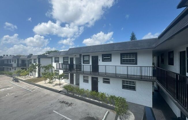 Davie Commons Apts LLC