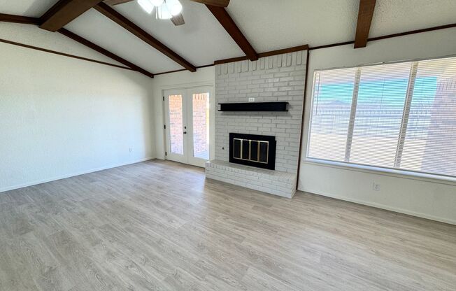 Newly Updated 3Bed/2Bath Available!