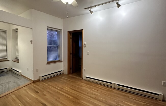 1 bed, 1 bath, $2,700, Unit 1R