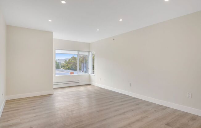 2 beds, 1 bath, 760 sqft, $2,698, Unit 604