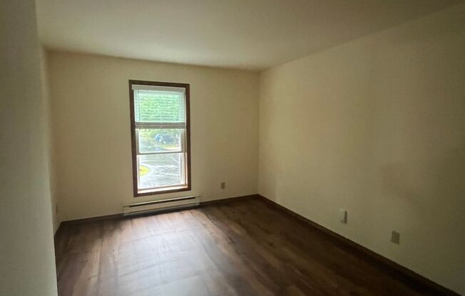 2 beds, 1 bath, 950 sqft, $1,800, Unit 584DA