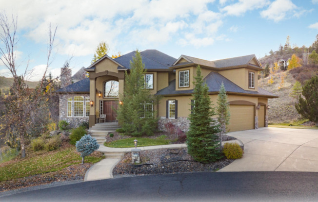 1610 E EAGLE FEATHER LN