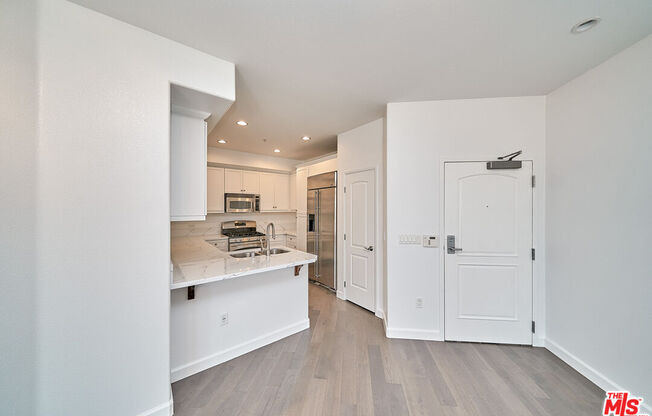 1 bed, 1 bath, 700 sqft, $2,700, Unit 103