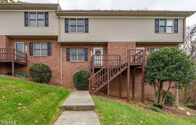 2 Bdrm / 1.5 Bath Townhouse in Johnson City - Near ETSU, JCMC & VA