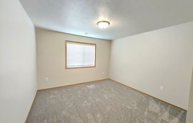 2 beds, 1 bath, 1,090 sqft, $1,230, Unit 3400 108