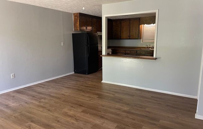 2 beds, 1 bath, $1,200