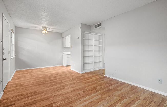 2 beds, 1 bath, 750 sqft, $1,095, Unit K714 - 307 - 206