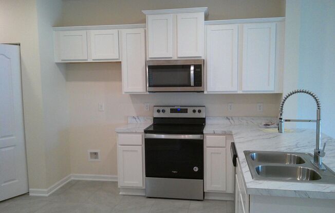 Baypointe Townhome Available!
