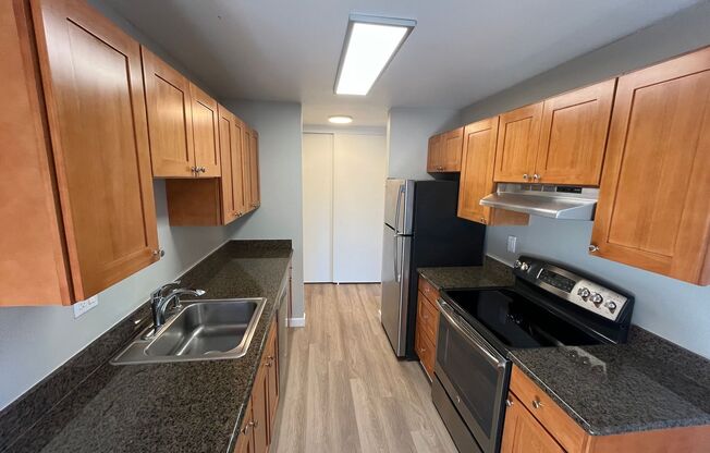 2 beds, 2 baths, 1,036 sqft, $2,395, Unit 3520 - 408