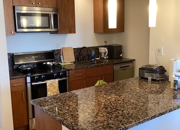 2 beds, 1 bath, 944 sqft, $4,600, Unit 605