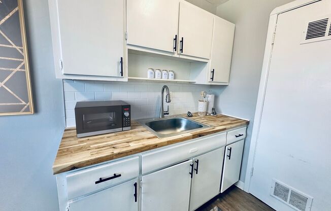 2 beds, 1 bath, 800 sqft, $1,070, Unit 40