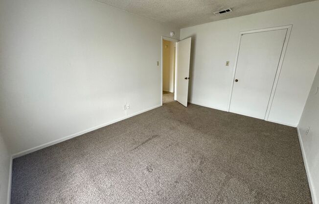 2 beds, 1 bath, 850 sqft, $700, Unit Unit 8