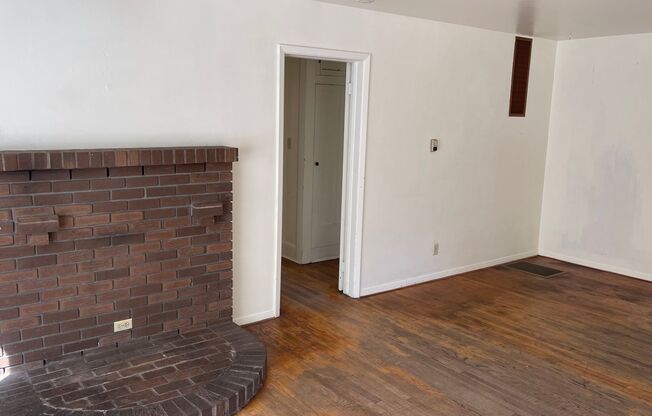 2 beds, 1 bath, $1,895