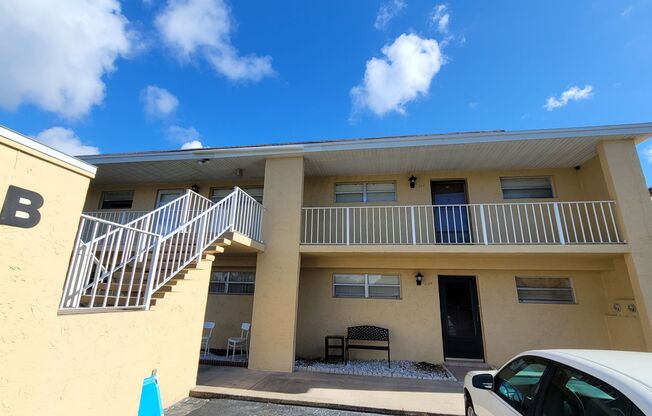 3 beds, 2 baths, $1,650, Unit B209