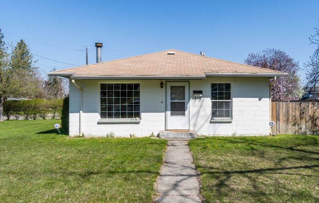 Charming 2 Bedroom, 1 Bath Single-Family Home with Garage and Large Yard!