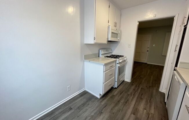 Studio, 1 bath, 625 sqft, $1,498, Unit 06