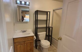 2 beds, 1 bath, $750, Unit B