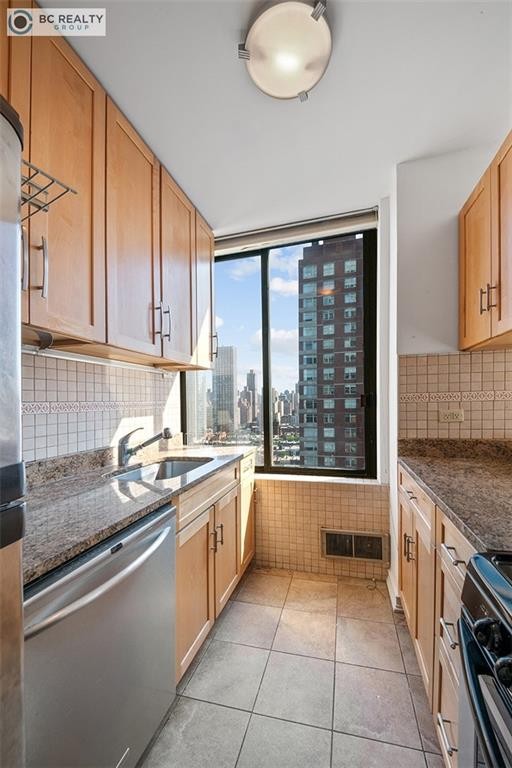 300 East 93rd St. 23E