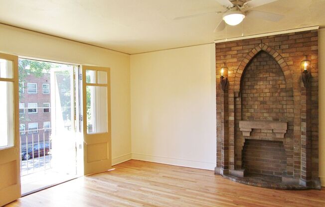 2 beds, 1 bath, $1,945, Unit 10