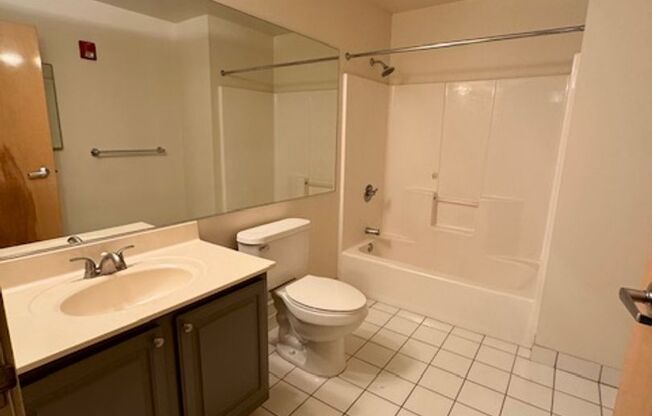 1 bed, 1 bath, 630 sqft, $1,399, Unit 525