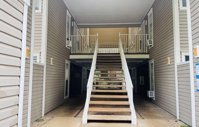 3 beds, 3 baths, $3,700, Unit # L 301