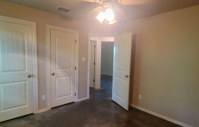 3 beds, 1 bath, $1,050