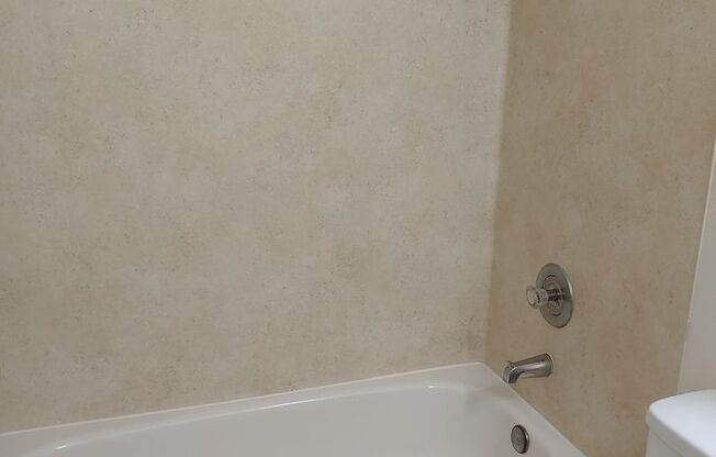 1 bed, 1 bath, 610 sqft, $1,650, Unit B304