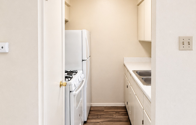 1 bed, 1 bath, 650 sqft, $950