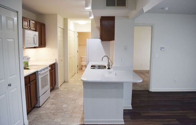 1 bed, 1 bath, 724 sqft, $1,320, Unit 401-9-105