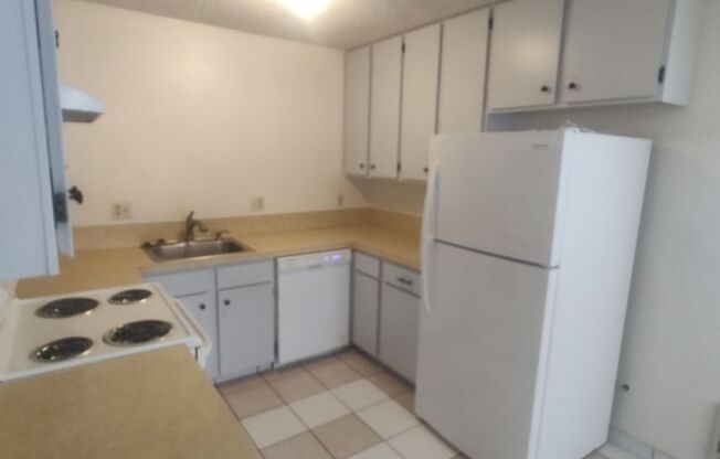 2 beds, 1 bath, $1,100, Unit 1620