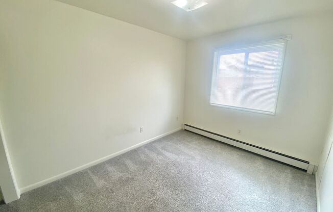 2 beds, 1 bath, 750 sqft, $1,000, Unit 815-5