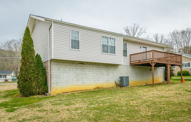 3 beds, 2 baths, $2,025