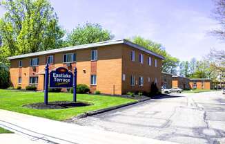 Welcome to Maple Eastlake Apartments