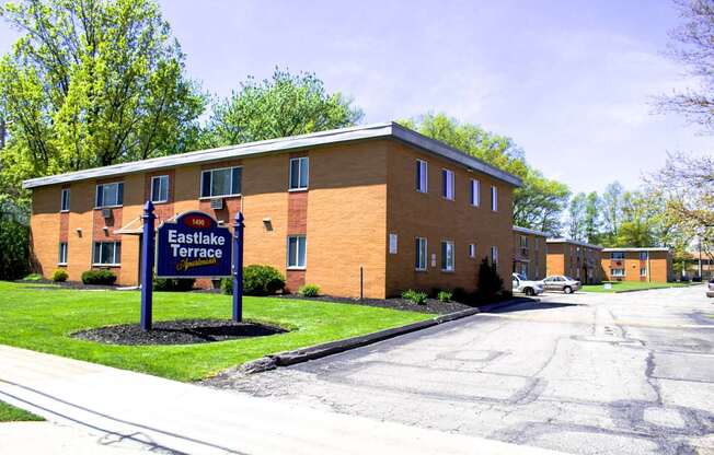 Maple Eastlake Apartments - Eastlake Terrace