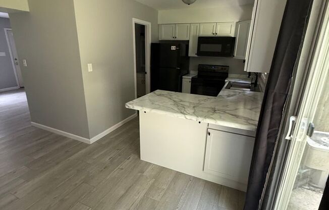 2 beds, 1.5 baths, 928 sqft, $1,085, Unit Unit 402