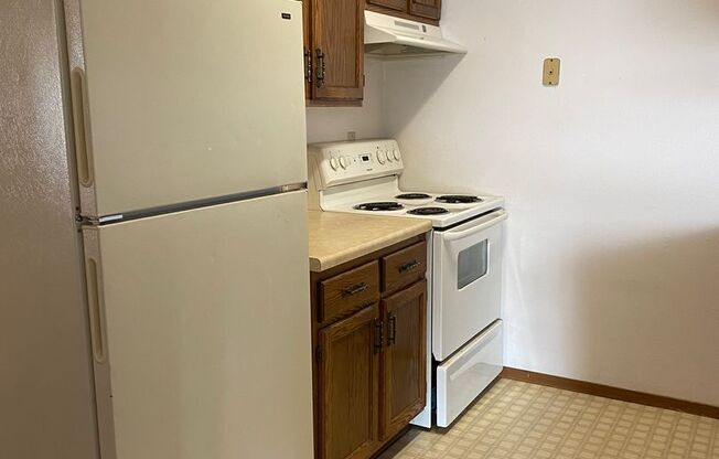 2 beds, 1 bath, 1,015 sqft, $910, Unit 4240-08