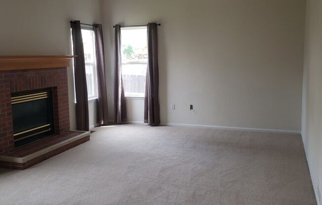 Fantastic Indian Creek Neighborhood home for rent! Big/Fences back yard!
