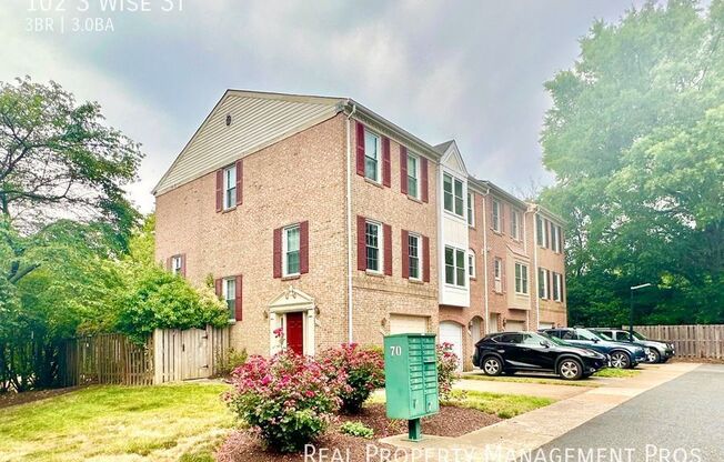 102 S WISE ST